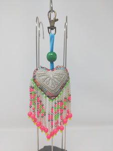 SMALL HEART WITH FRINGE PINK/GREEN