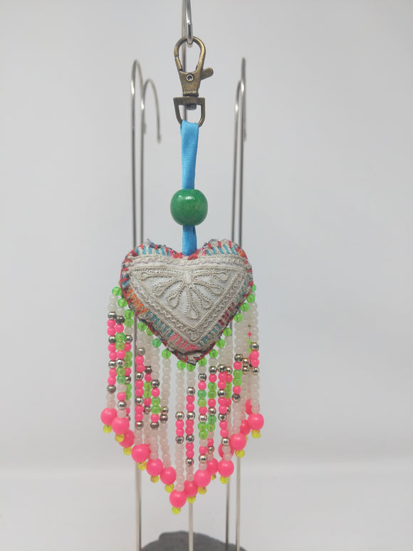 SMALL HEART WITH FRINGE PINK/GREEN